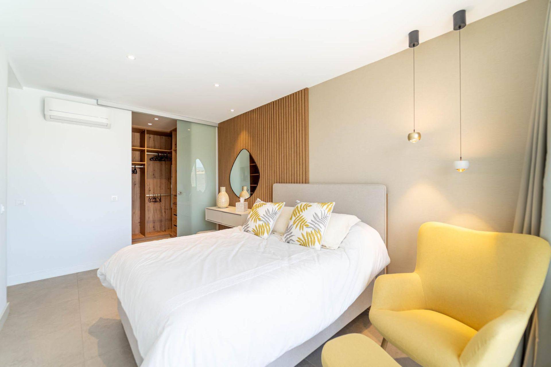 Chambre à coucher 1