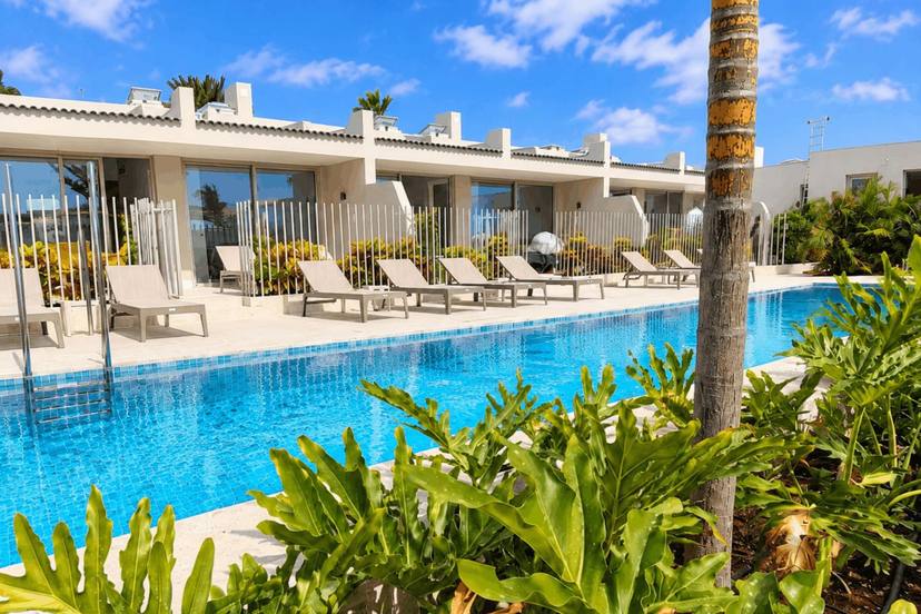 Pool Bungalows 3
